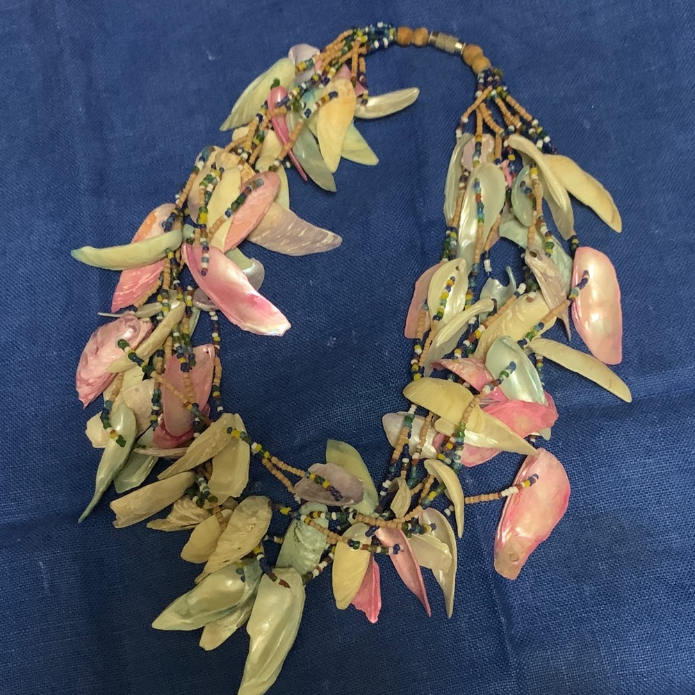 Vintage 70s Bohemian Shell & Bead Necklace
